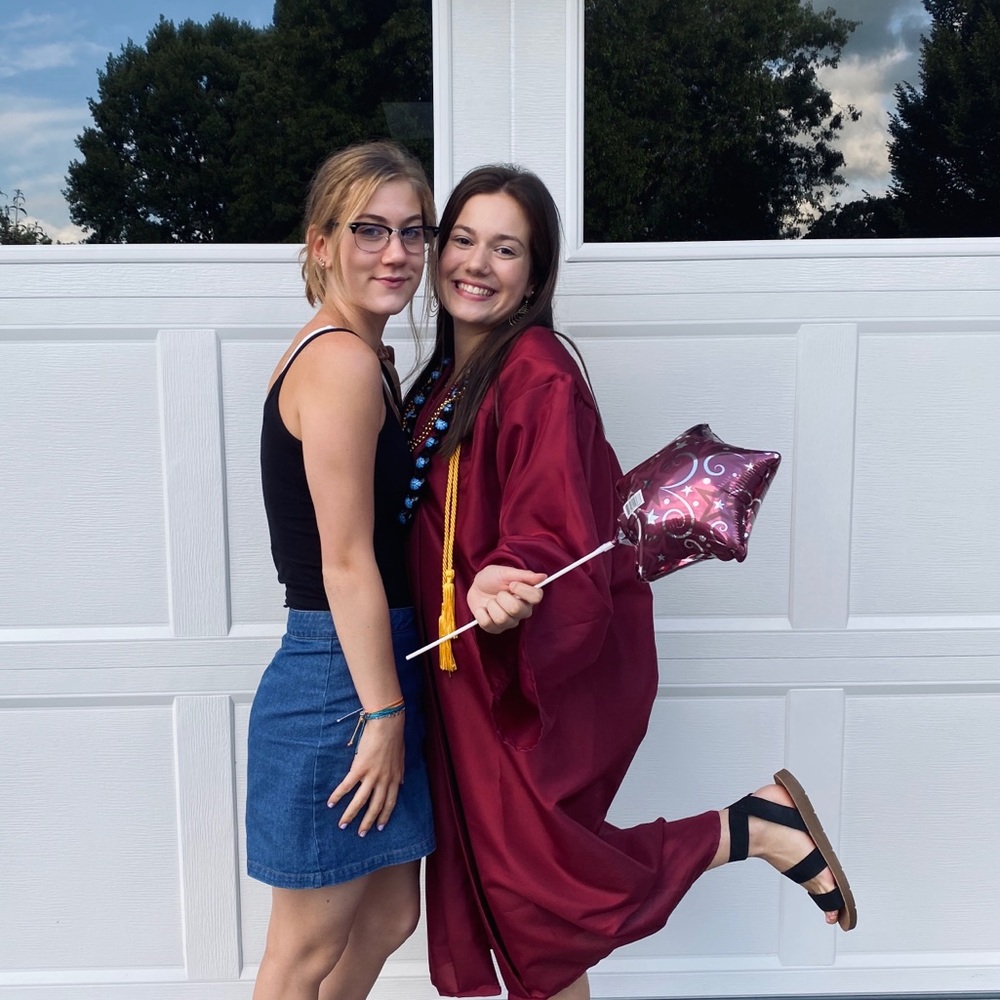 Meet Your Poshers, Francesca & Vivi